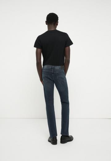 Узкие джинсы