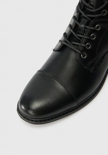 Ботинки на шнуровке