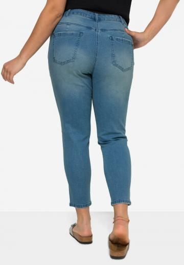 Короткие джинсы