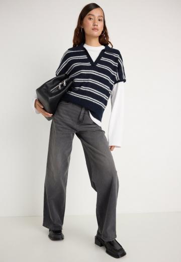 Свободные джинсы