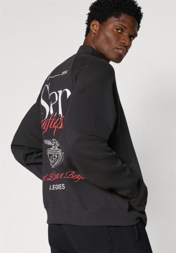 Спортивная кофта