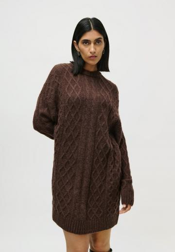 Вязаное платье