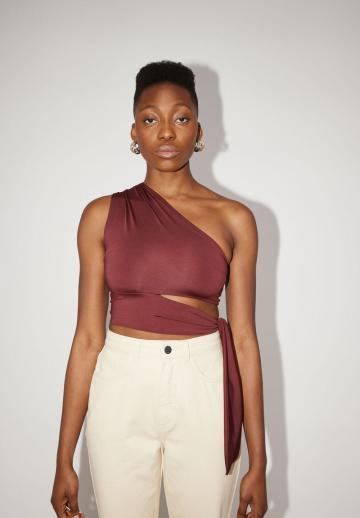 Топ на бретельках