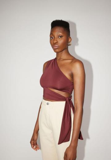 Топ на бретельках