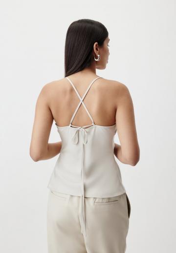 Топ на бретельках