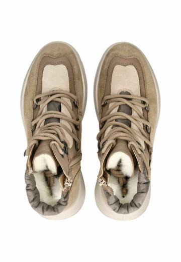 Сапожки на танкетке