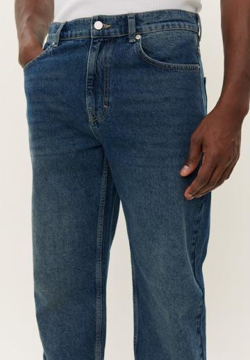 Прямые джинсы