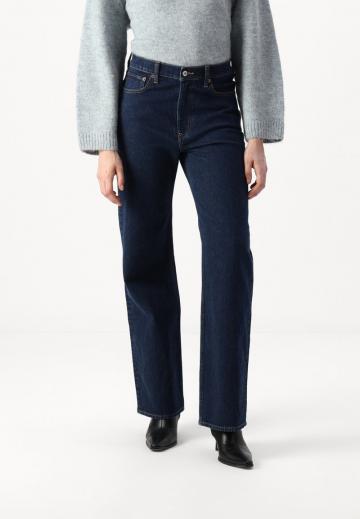 Короткие джинсы