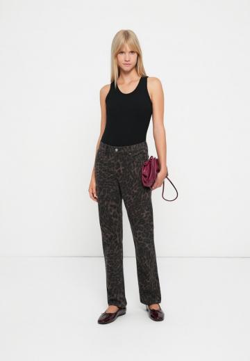 Узкие джинсы