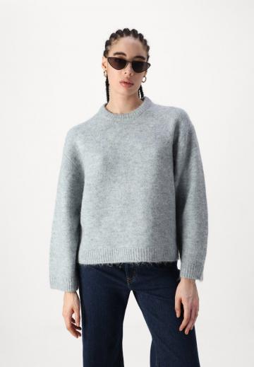 Короткие джинсы