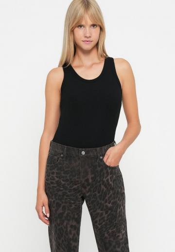 Узкие джинсы