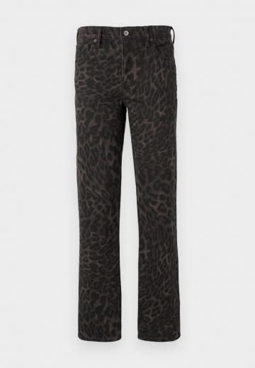 Узкие джинсы