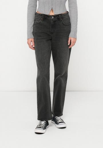 Прямые джинсы