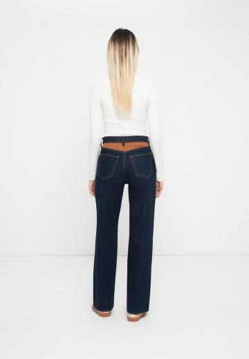 Клешеные джинсы