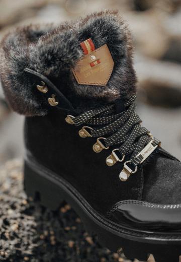 Ботинки на шнуровке