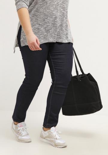 Короткие джинсы