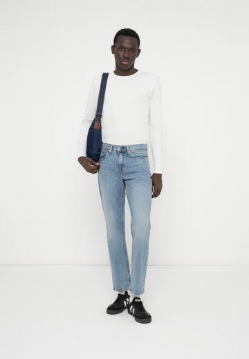 Прямые джинсы