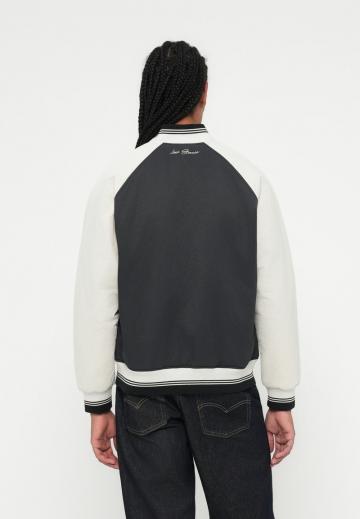 Куртка бомбер