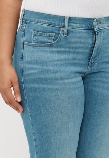 Прямые джинсы