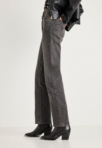 Прямые джинсы