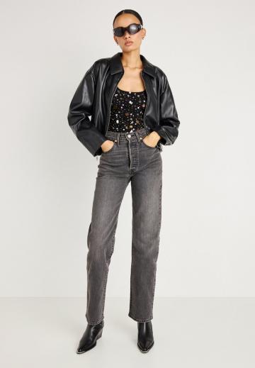 Прямые джинсы