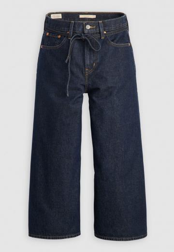 Короткие джинсы