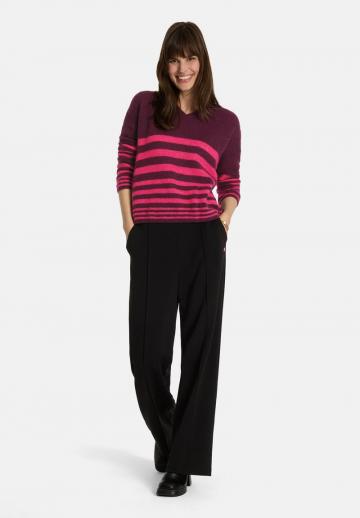 Пуловер с вырезом V