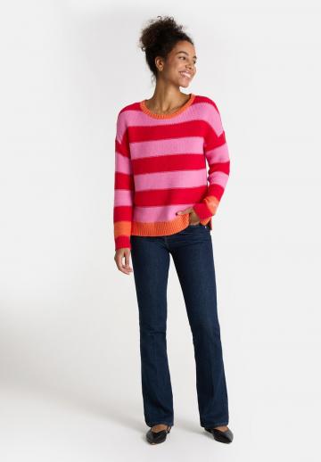 Пуловер в полоску