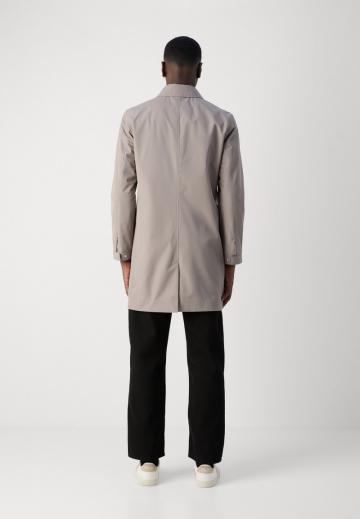 Короткое пальто