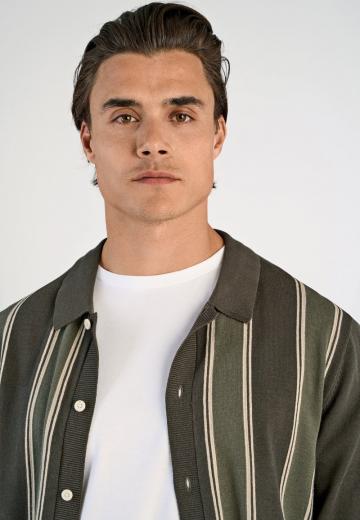 Вязаная кофта