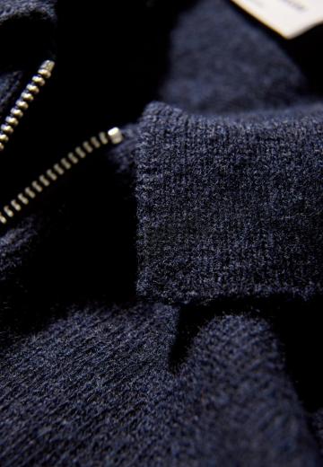 Вязаная кофта