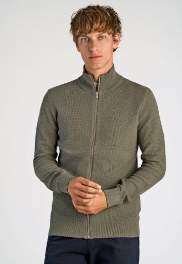 Вязаная кофта