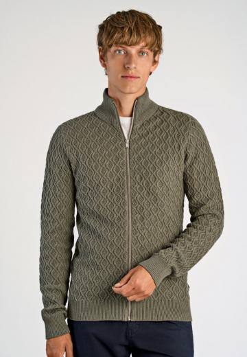 Вязаная кофта