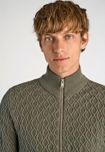 Вязаная кофта