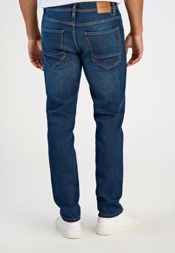Узкие джинсы