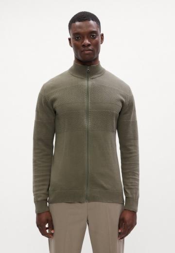 Вязаная кофта