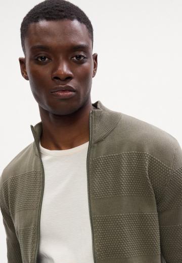 Вязаная кофта