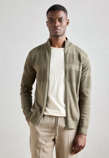 Вязаная кофта