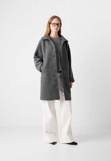 Короткое пальто