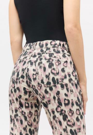 Короткие джинсы