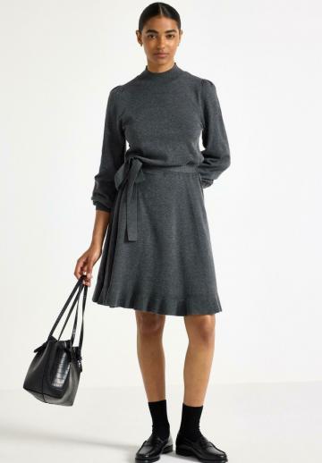 Вязаное платье