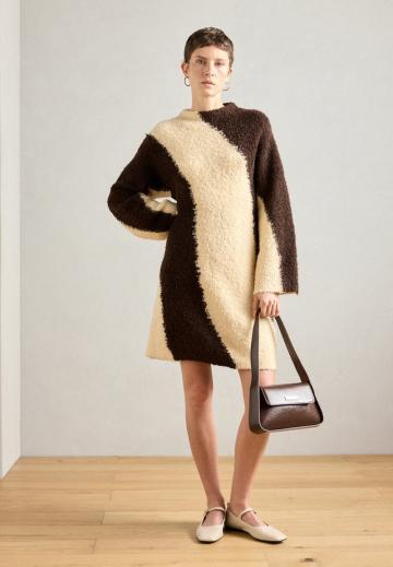 Вязаное платье