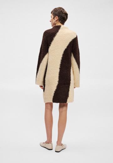 Вязаное платье