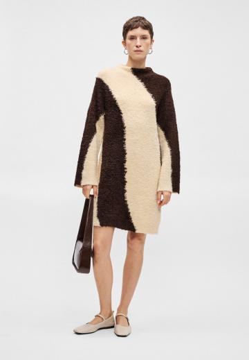 Вязаное платье