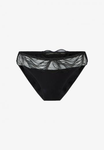 Трусы на бедрах