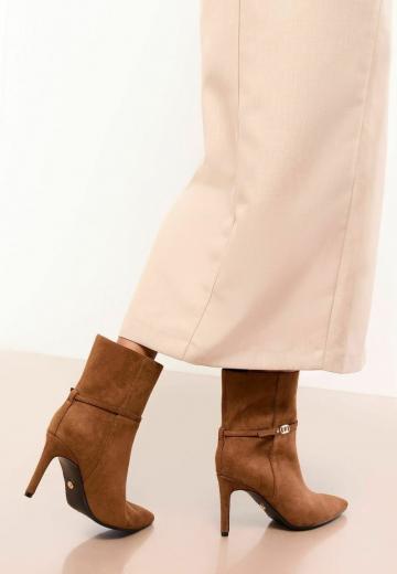 Высокие сапоги