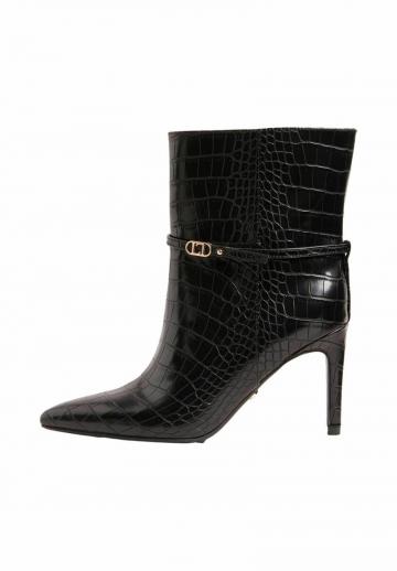 Высокие сапоги