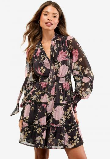 Короткое платье