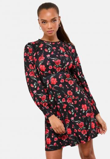 Короткое платье