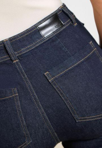 Клешеные брюки